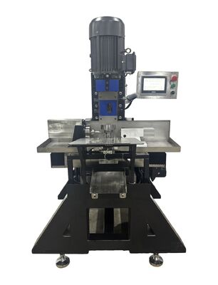 AXC-01 is a precision milling machine used for automatic feeding of drill chucks/tube chucks before heat treatment, featuring the function of automatically dividing angles for slotting.